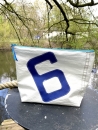 Segeltuchtasche mit blauer 6